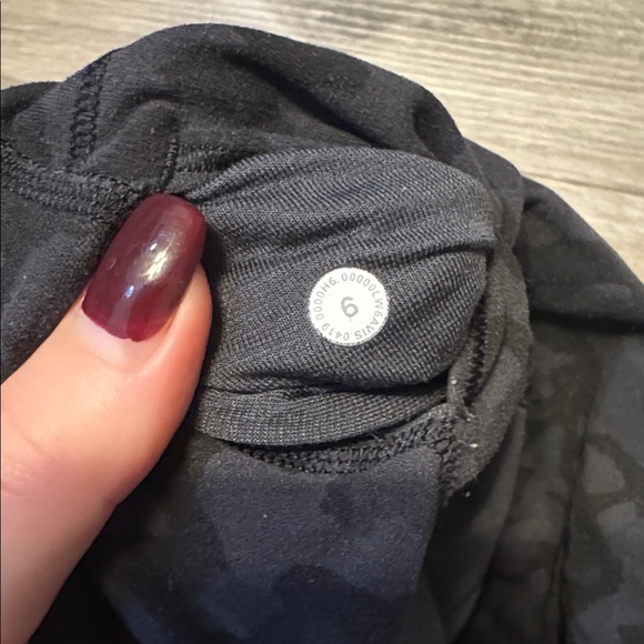 Lululemon Align Shorts 6” — Formation Camo Deep Coal Multi — Size 6 - Picture 5 of 5